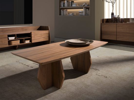 Журнальный столик из орехового дерева 2142