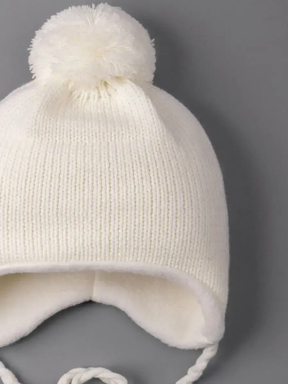 Шапка детская вязаная осенняя на завязках