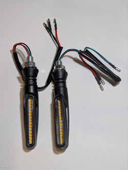 Поворотники для мотоцикла светодиодные с бегущим светом