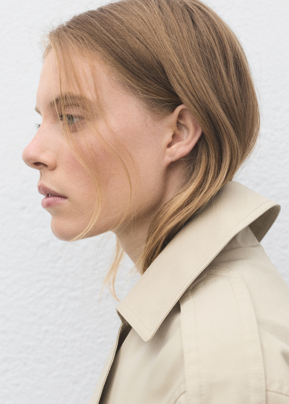 Укороченный тренч с двубортной застежкой