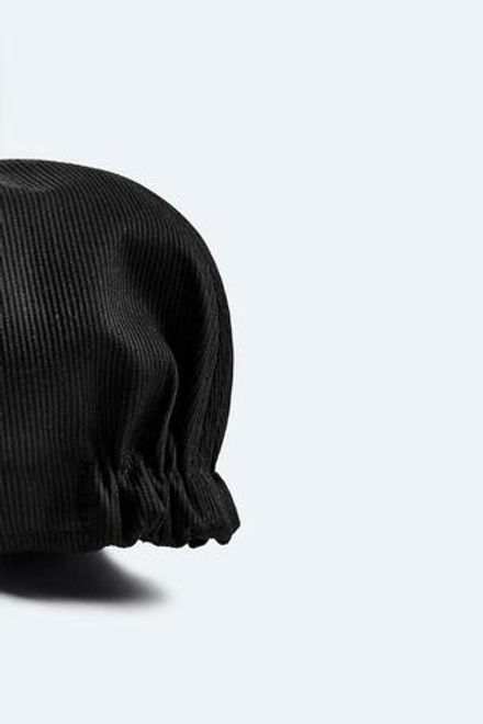 ZARA ПЛОСКАЯ КЕПКА ИЗ РЕЛЬЕФНОЙ ТКАНИ, ЧЕРНЫЙ