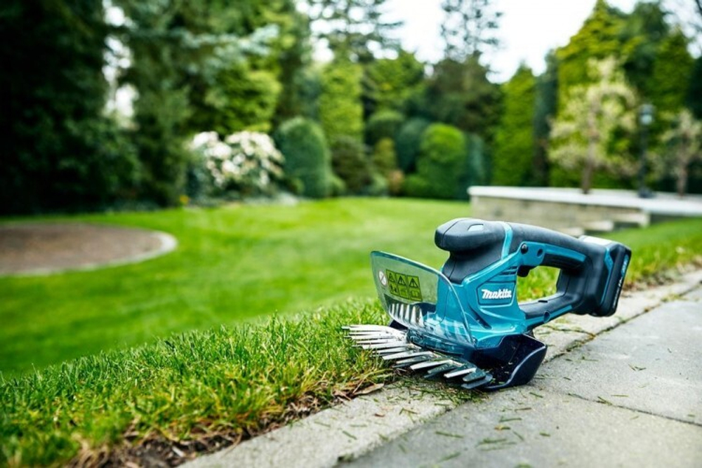 Ножницы для травы аккумуляторные MAKITA UM 600 DWAE UM600DWAE