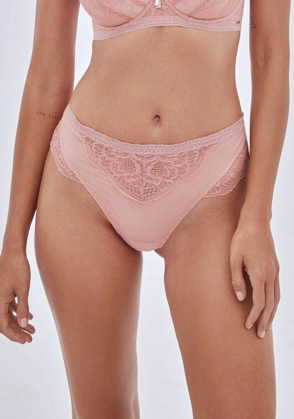 Трусики-стринги с завышенной линией талии Nude Rose (Размер: 42) (Цвет: пудровый)