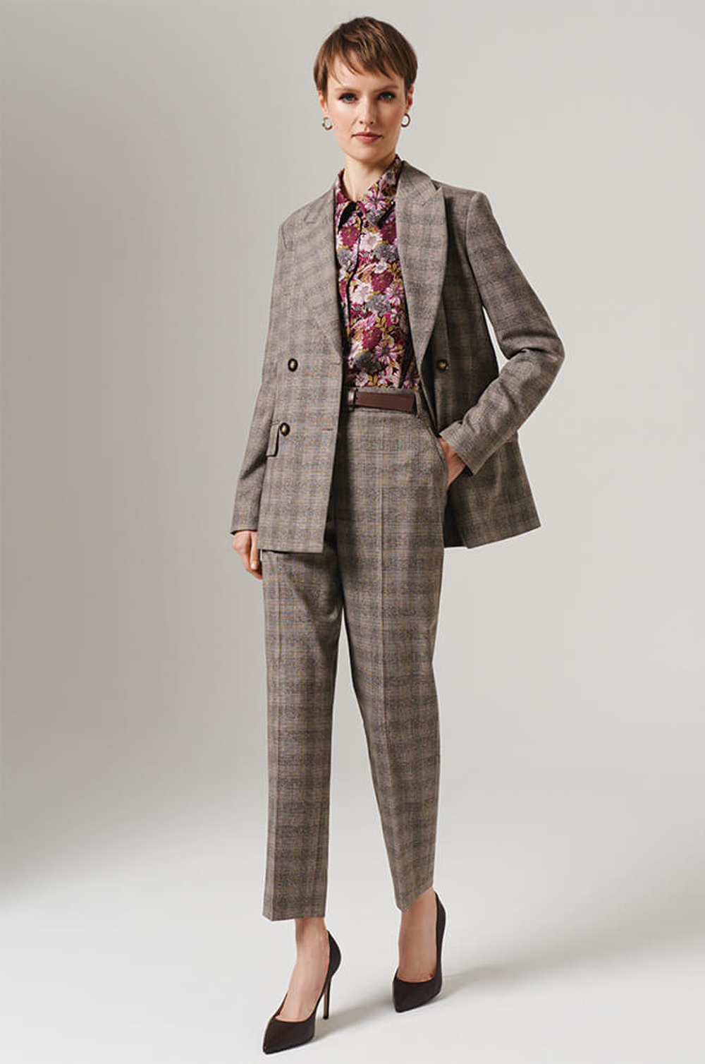 1889 Жакет женский (бежево-коричневая клетка)