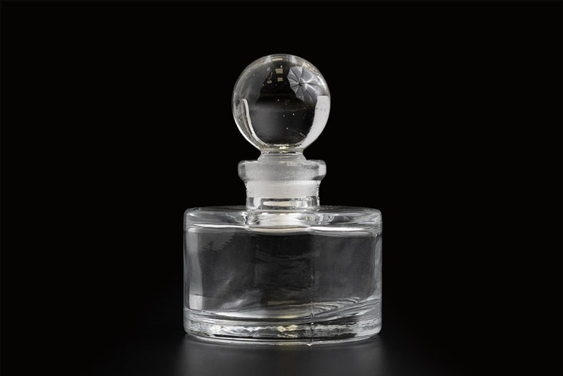 Стеклянный винтажный флакон с крышкой