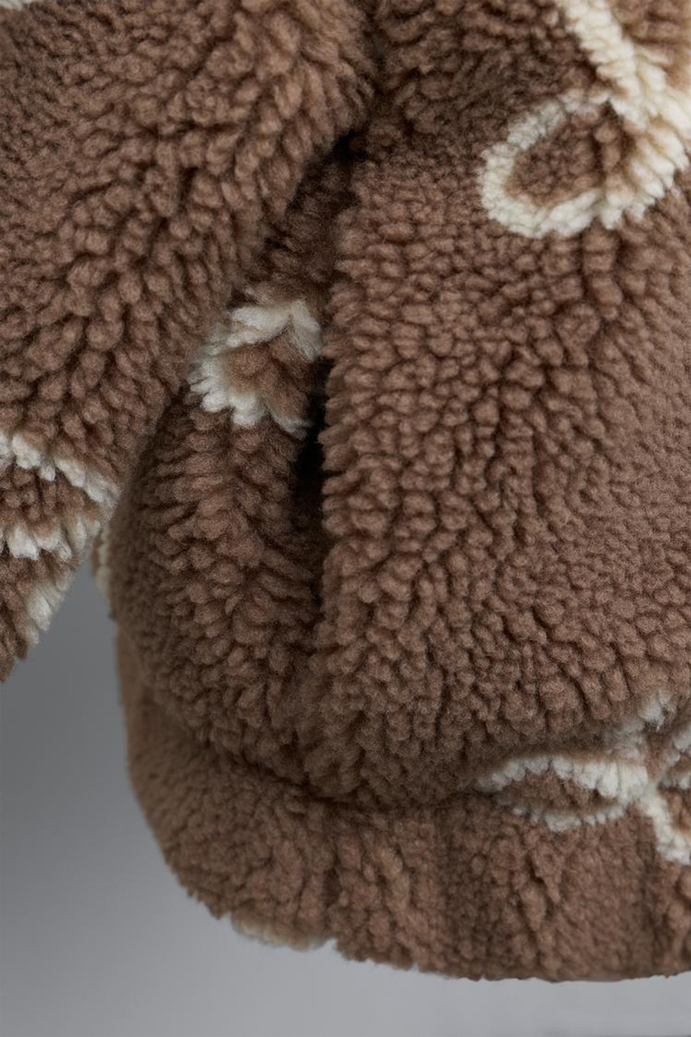 ZARA КУРТКА ИЗ ИСКУССТВЕННОЙ ОВЧИНЫ С БАНТАМИ, КОРИЧНЕВЫЙ