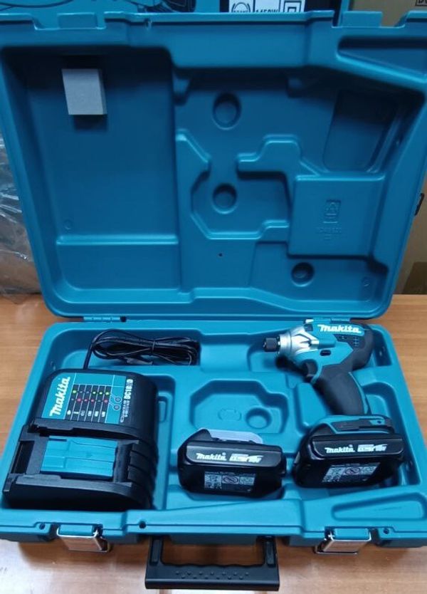 Компактный аккумуляторный ударный шуруповерт Makita DTD156SYE