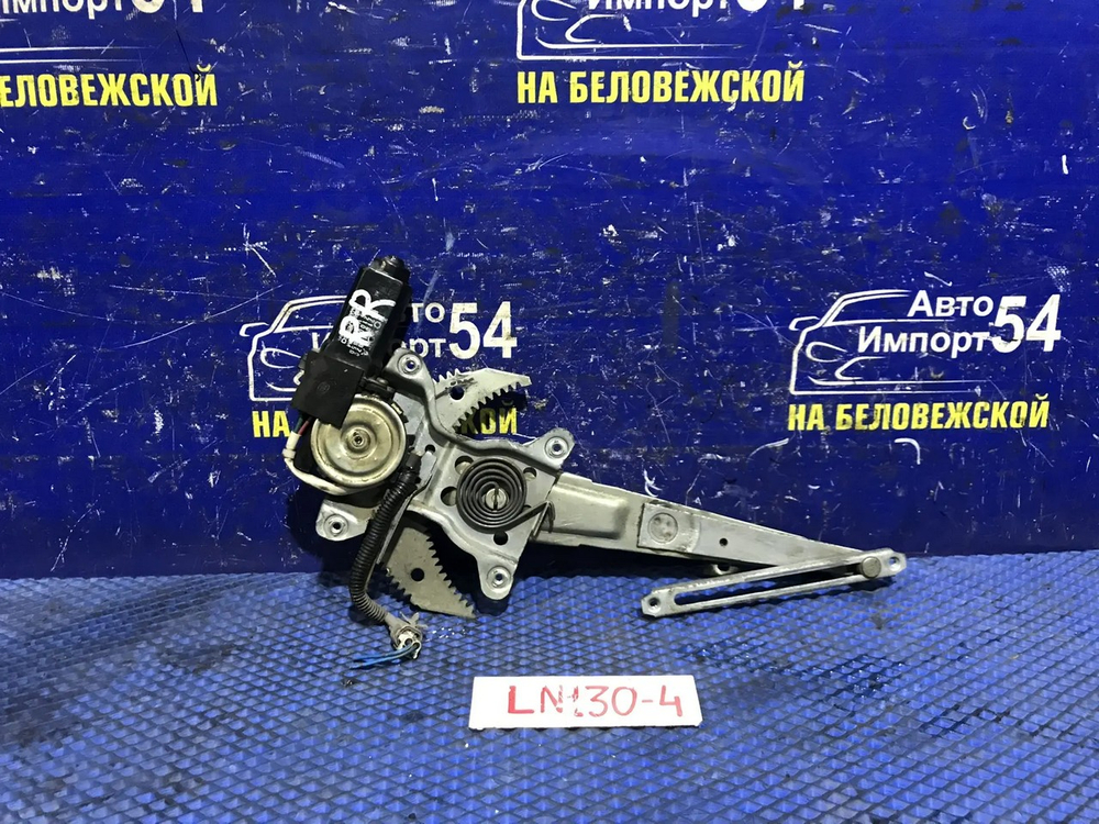 Стеклоподъемник задний правый TOYOTA HILUX SURF 1992