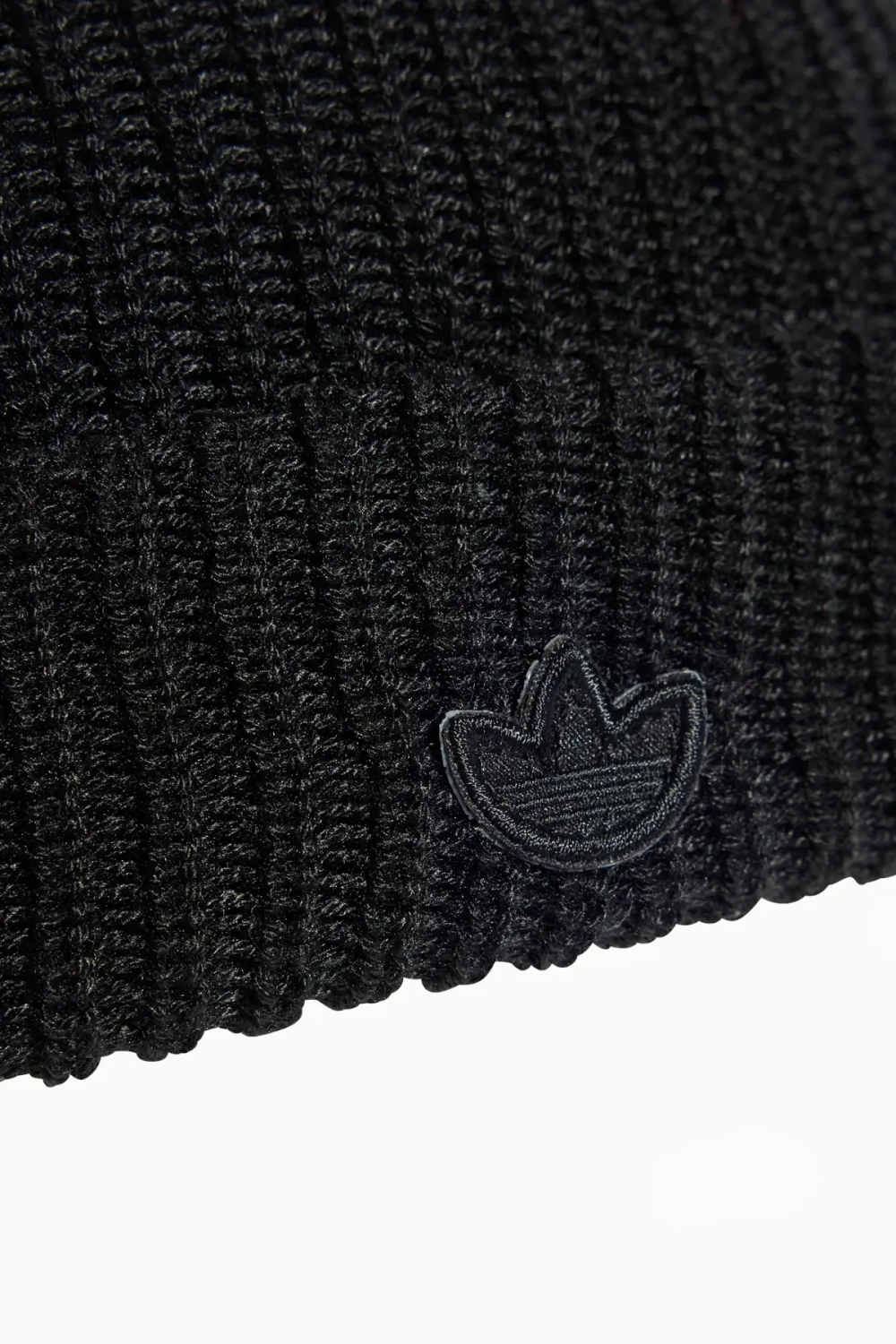 Шапка adidas Adicolor Short - черный