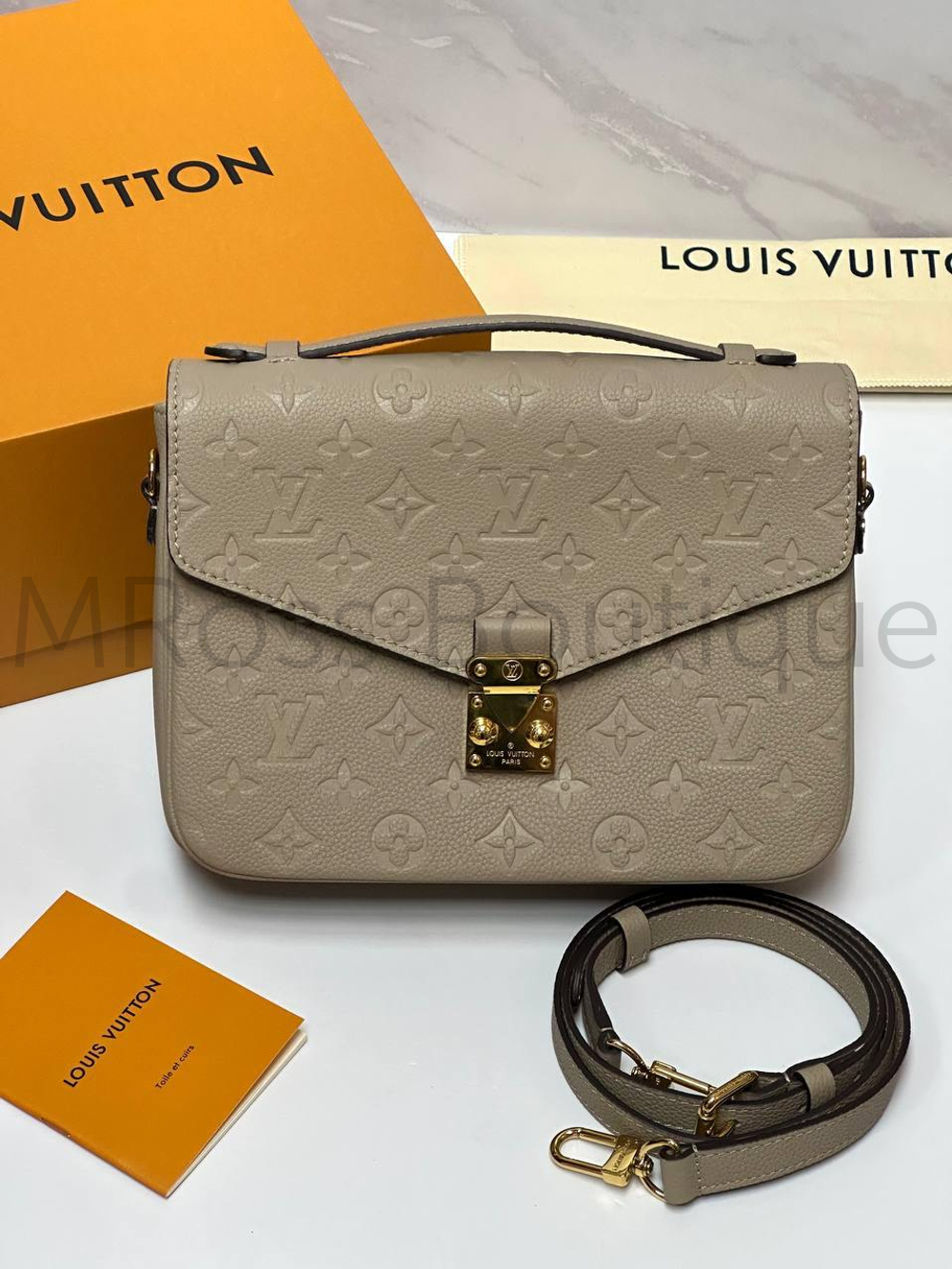 Бежевая кожаная сумка Pochette Metis Louis Vuitton