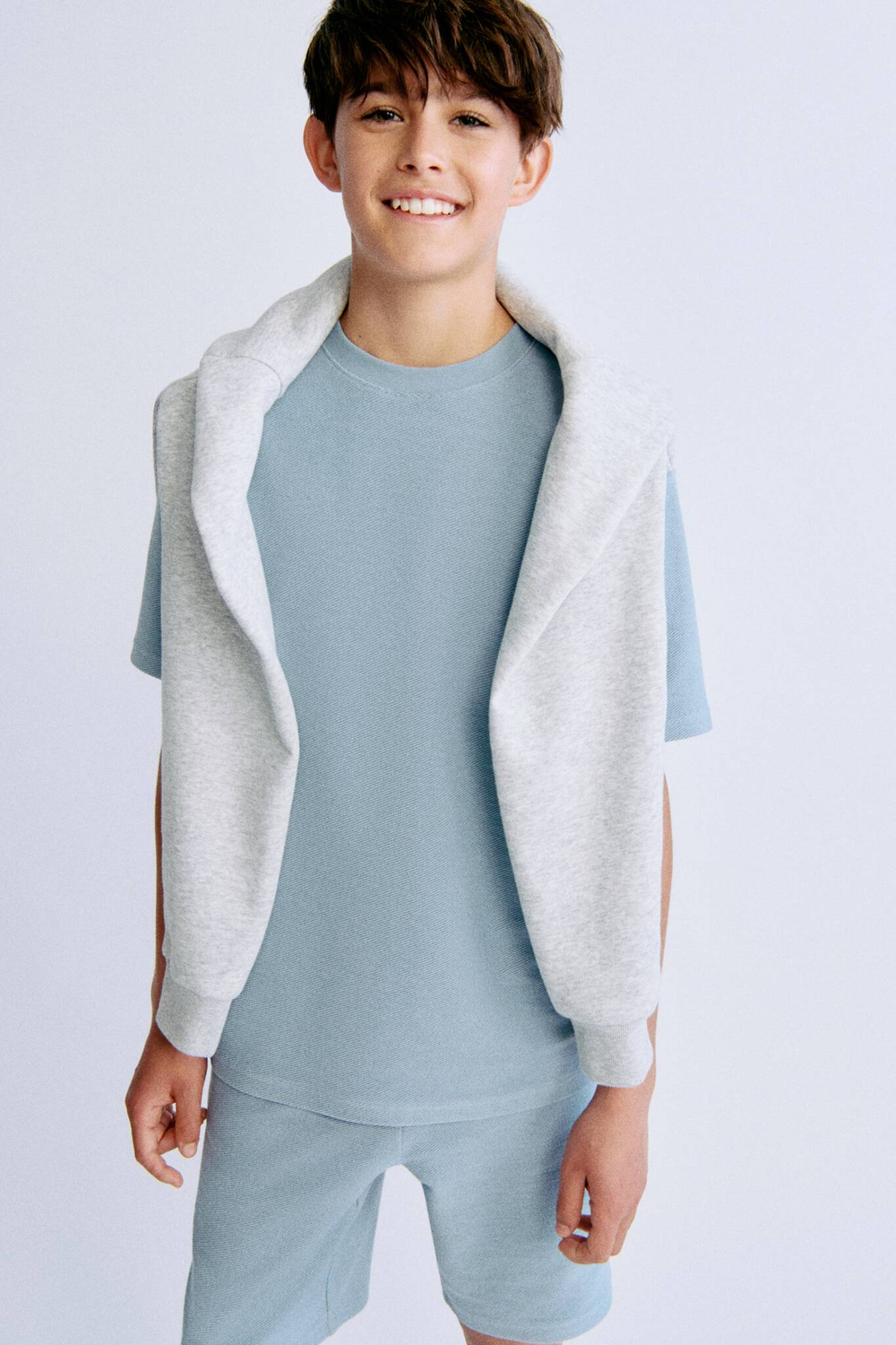 H&M Комплект из футболки и шорт, пыльно-синий