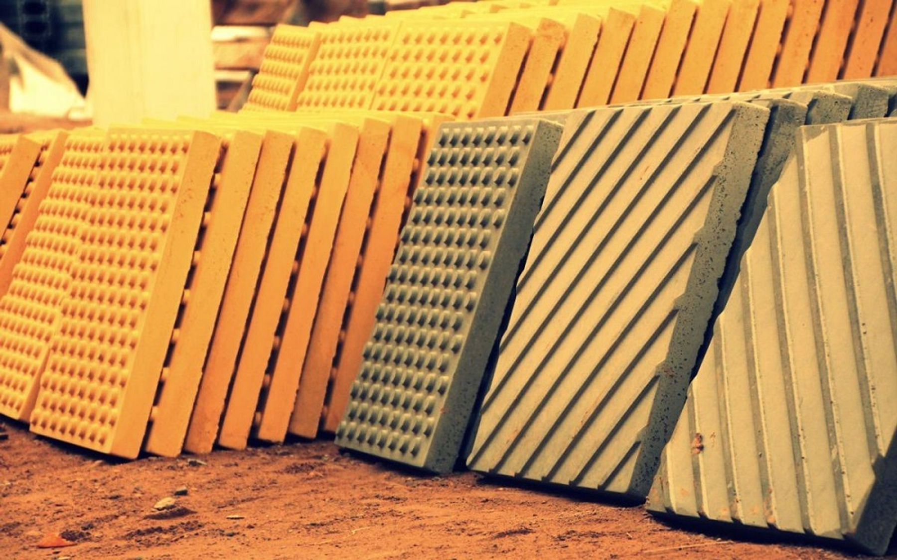 Тактильная плитка: что лучше, бетон или полиуретан