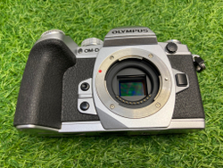 Olympus OM-D E-M1 Silver 5000 кадров