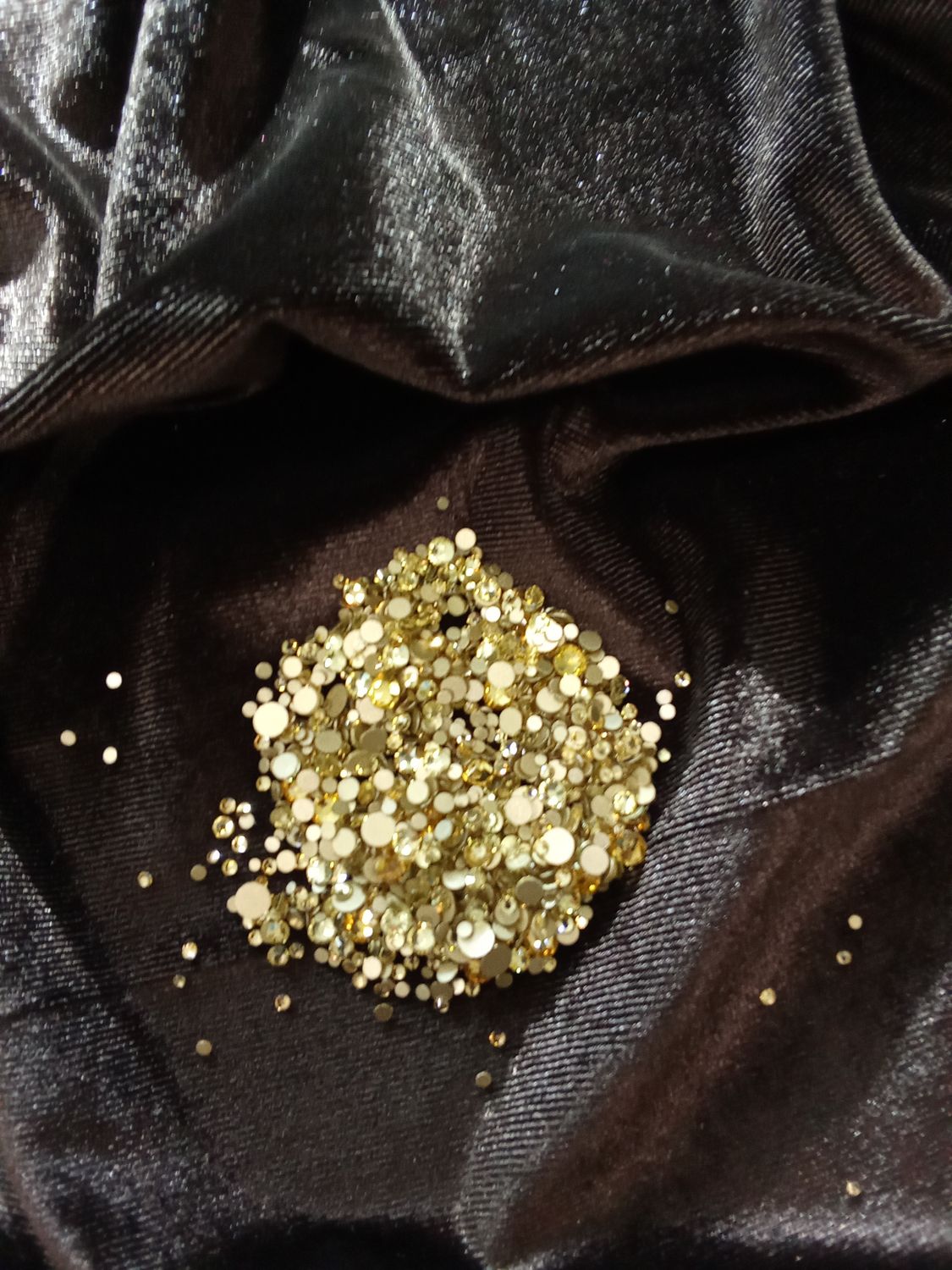 Стеклянные стразы  (размер микс) 1140шт, цвет золото