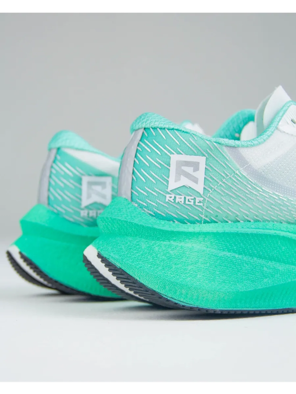 Беговые кроссовки тканевые с двойной амортизацией