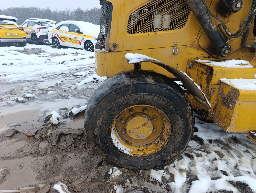 BIZON 777 Экскаватор-погрузчик 777 (Дизельный, 4,4 л, 102 л.с., МТ)