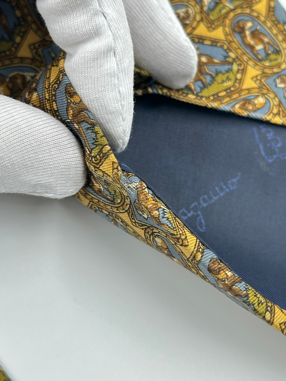 Галстук «Собаки» Salvatore Ferragamo