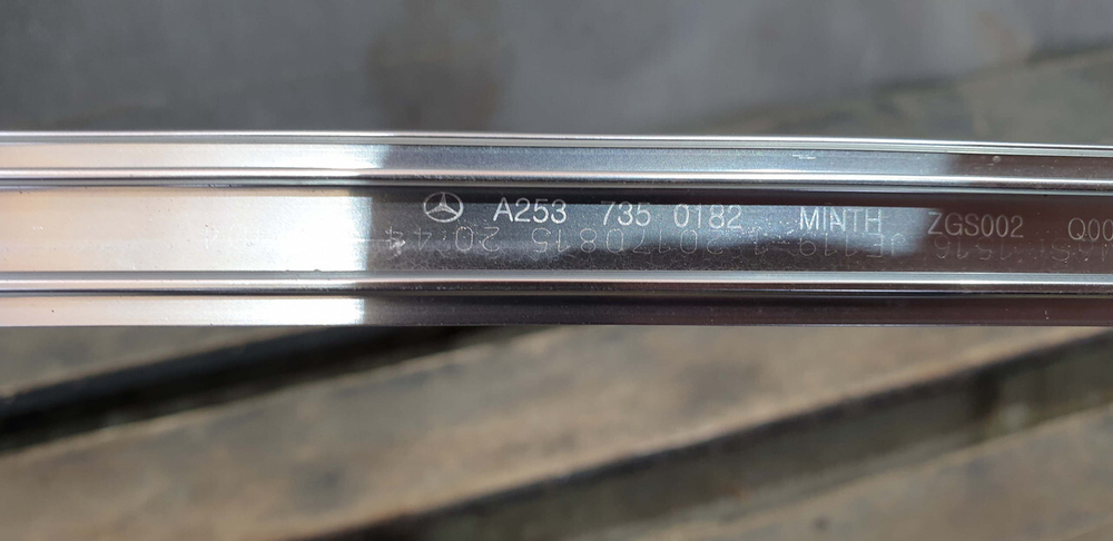 Молдинг двери задней левой Mercedes GLC (X253) 15-нв Б/У Оригинал A2537350182