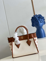 Louis Vuitton On My Side PM