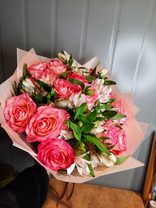 Яркий букет с альстромерией "Радость дня"