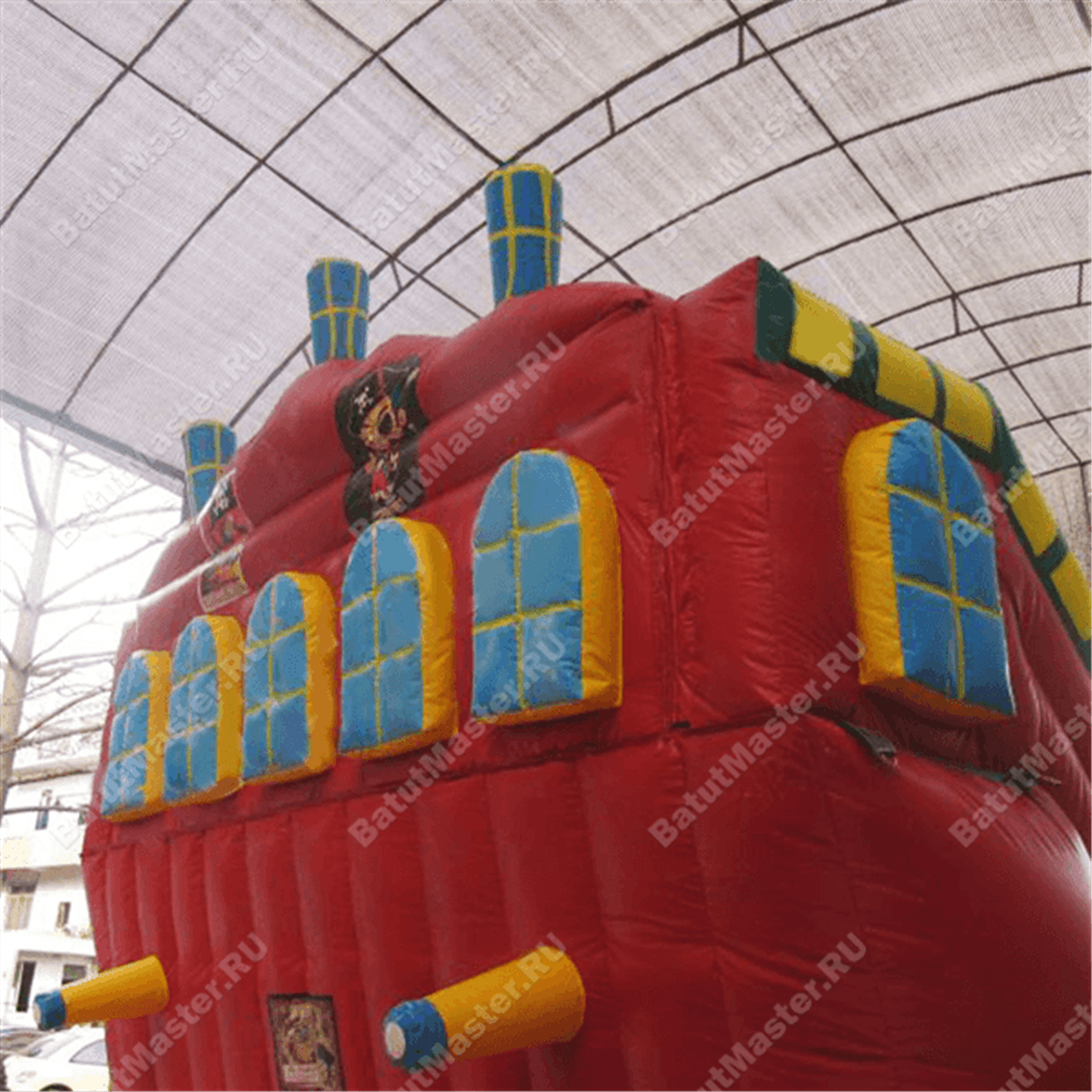 Большой надувной батут-горка "Корабль флибустьеров" 14*6*6 м
