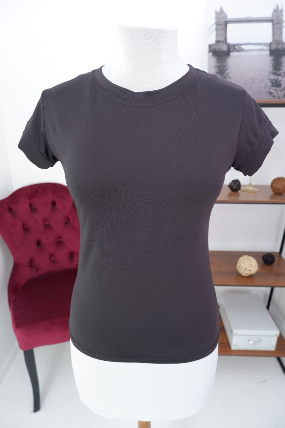 Футболка Oggi черного цвета 42 размер