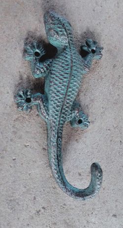 Iron Garden Крючок настенный "Ящерица"