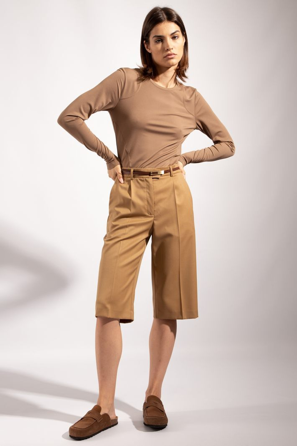 Бермуды женские 40106