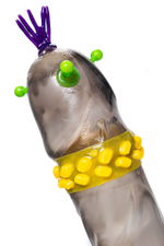 Черный стимулирующий презерватив «Хозяин тайги» с ароматом абрикоса - 1 шт. (Цвет: черный)