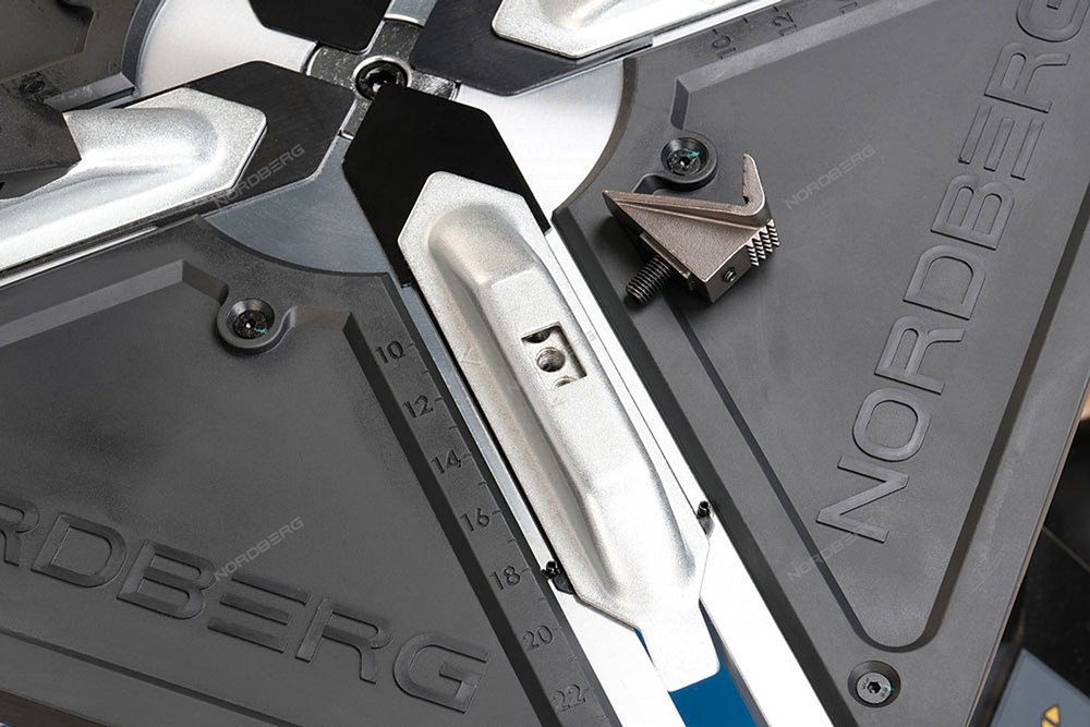 NORDBERG (4642(B)) Станок шиномонтажный автомат, двухскоростной, стол с накладками, 380 В, синий