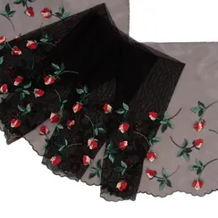 Вышивка на сетке черная/розы (левая) 21 см