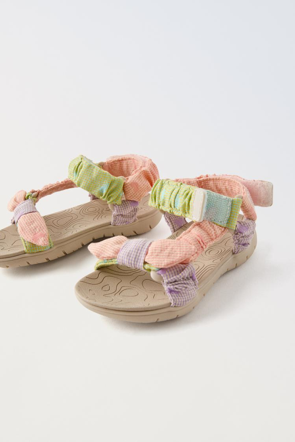 ZARA САНДАЛИИ С ПРИНТОМ, ЗЕЛЕНЫЙ