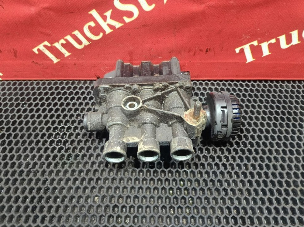 Кран уровня пола главный