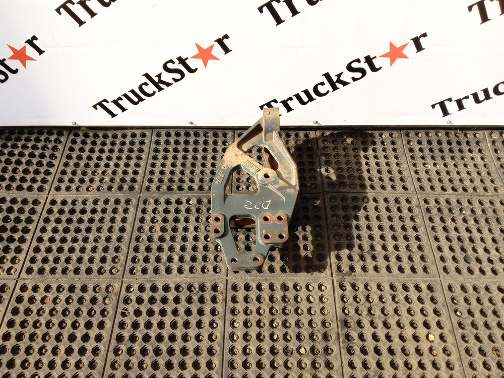 Кронштейн рессоры передней левый