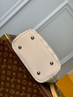 Louis Vuitton Blossom PM