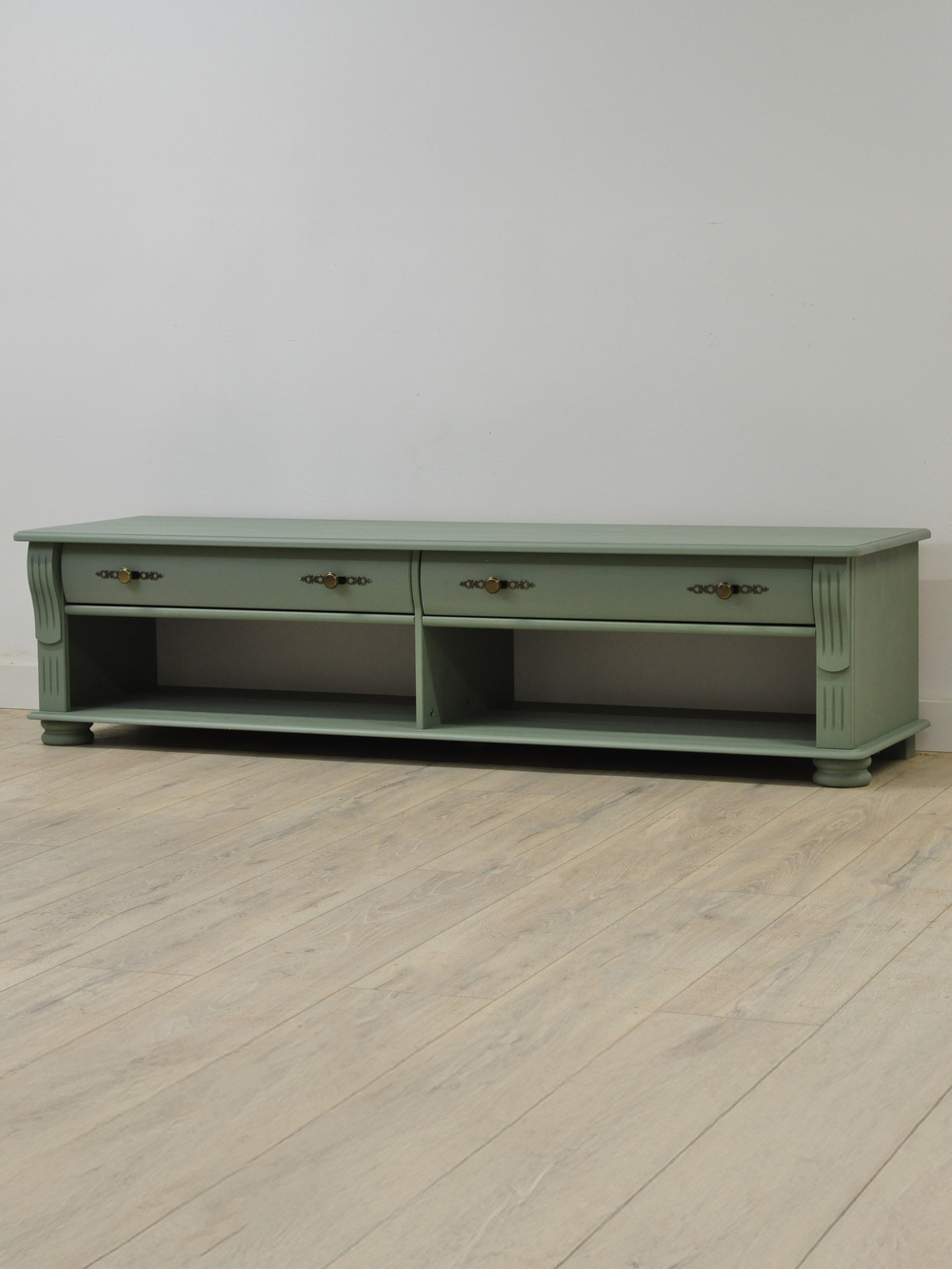 Тумба под телевизор Сюзанна, 160 см, деревянная