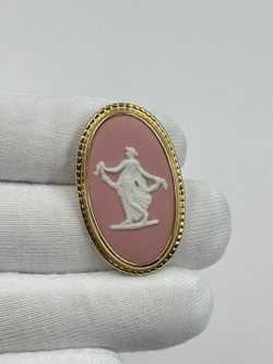 Брошь Wedgwood розовая