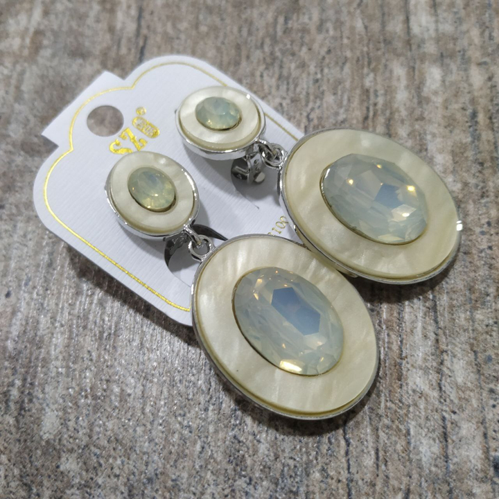 Клипсы Сияние Кристалл 2 овала цвет бежевый перламутровый металл серебристый