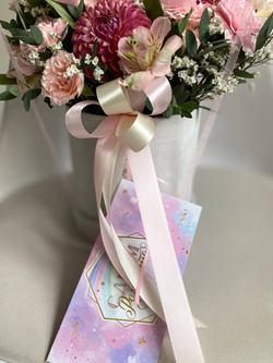 Шляпная коробка с живыми цветами №3794