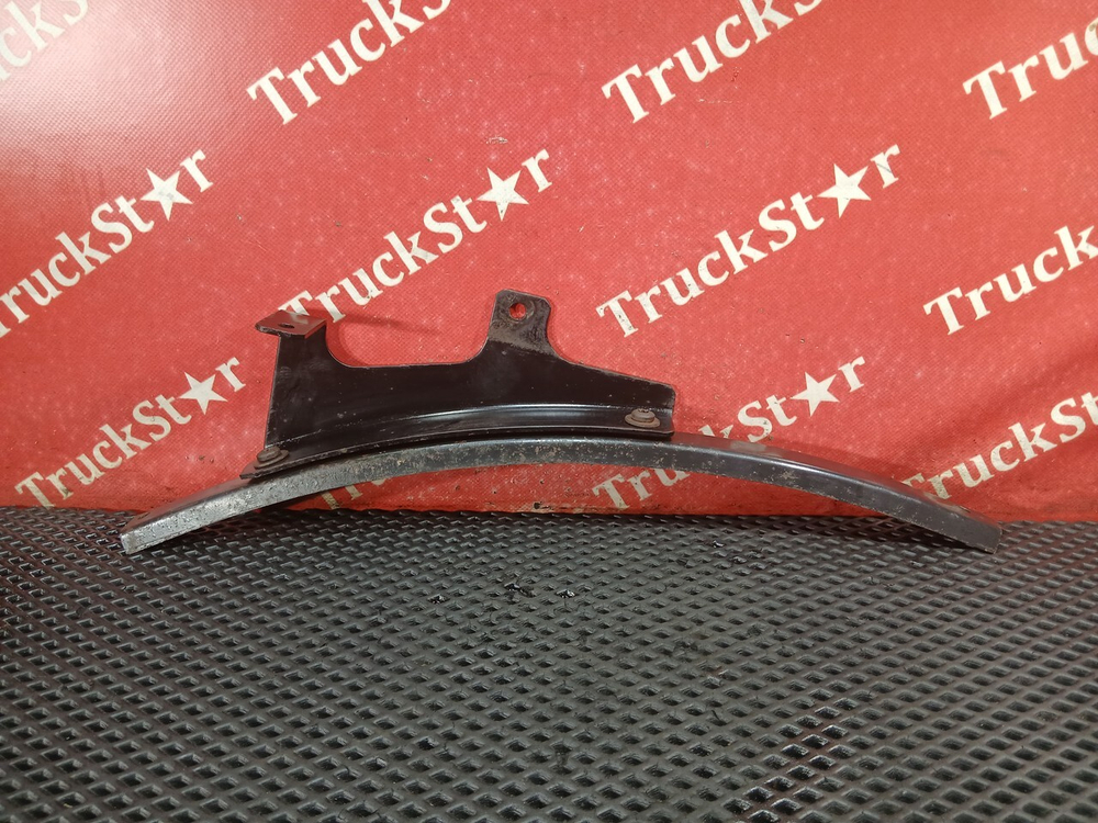 Кронштейн крыла переднего правого