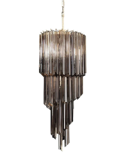 Эффектная подвесная люстра с каскадом вытянутых стеклянных подвесок в дымчатом оттенке.