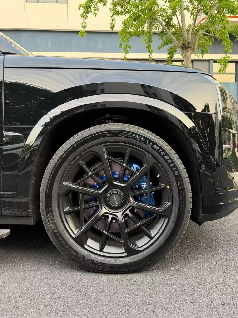 Усиленная тормозная система для заводских R22 дисков ZEEKR 9X Зикр тормоза тормозные диски колодки суппорт