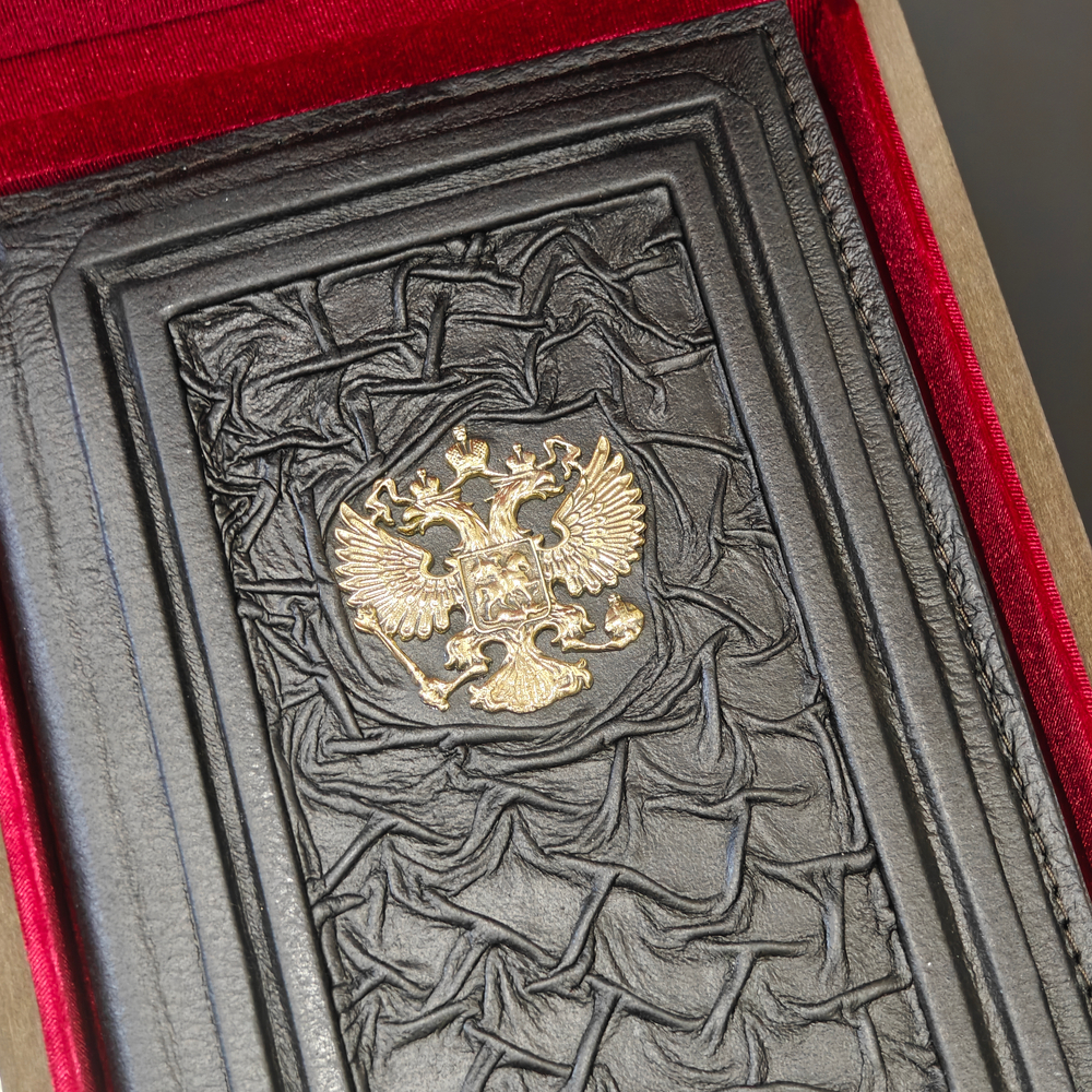 Ежедневник А5 «Герб РФ» №2 (съемная обложка из натуральной кожи) в футляре