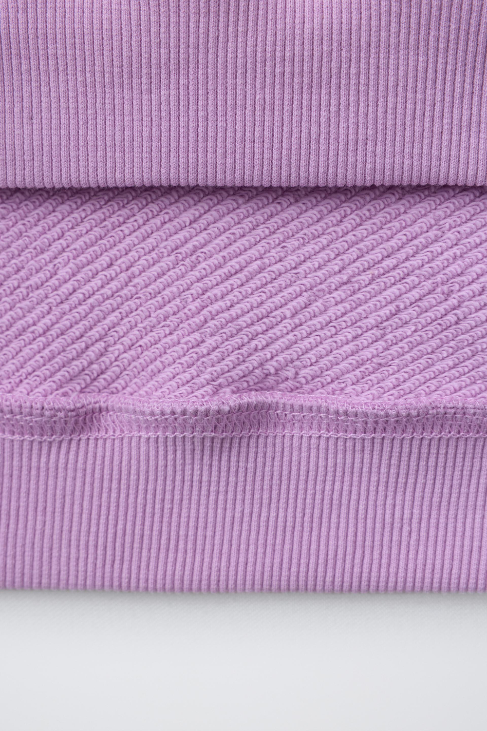 ZARA ФУТБОЛКА ИЗ ФУТЕРА, СВЕТЛАЯ МАЛЬВА