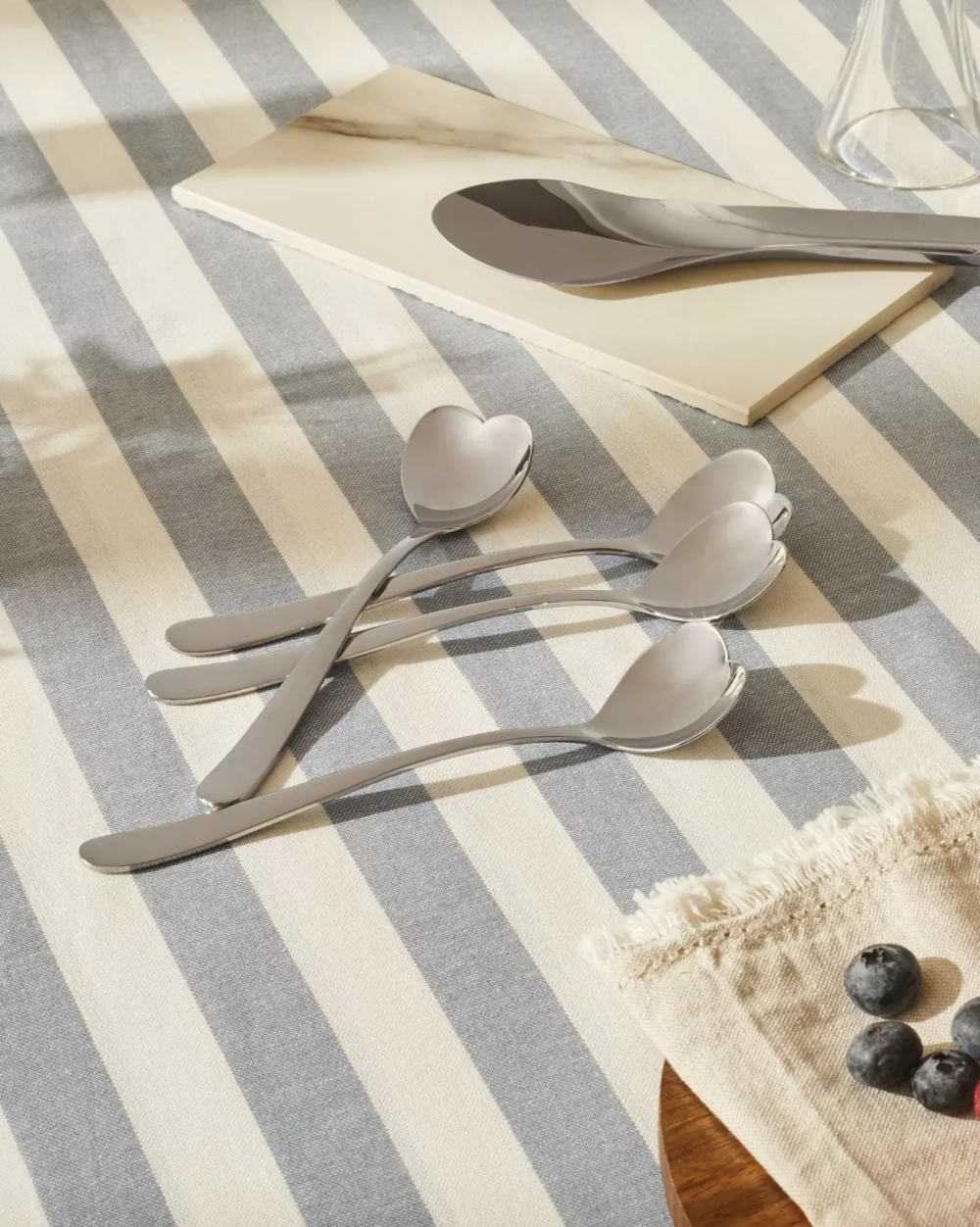 Alessi - Набор из 4 ложек для мороженого Big Love, 17 см. / артикул   AMMI01CUS4  / GTIN 8003299398812