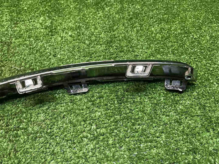 Накладка переднего бампера левая Hongqi HS5 19-нв