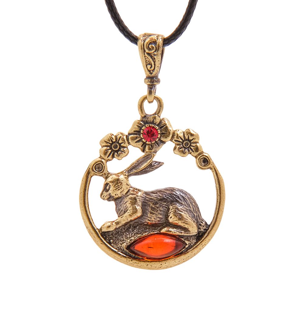 AM-3374 Подвеска «Зайчик в цветах» (латунь, янтарь)