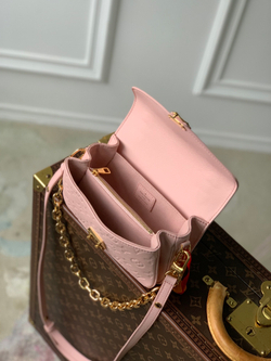 Louis Vuitton Pochette Metis East West