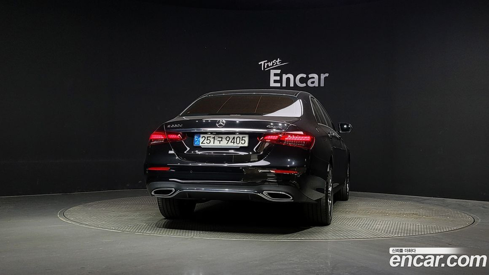 Mercedes-Benz E-Class W213 E220d 4MATIC AMG Line (01.2022)