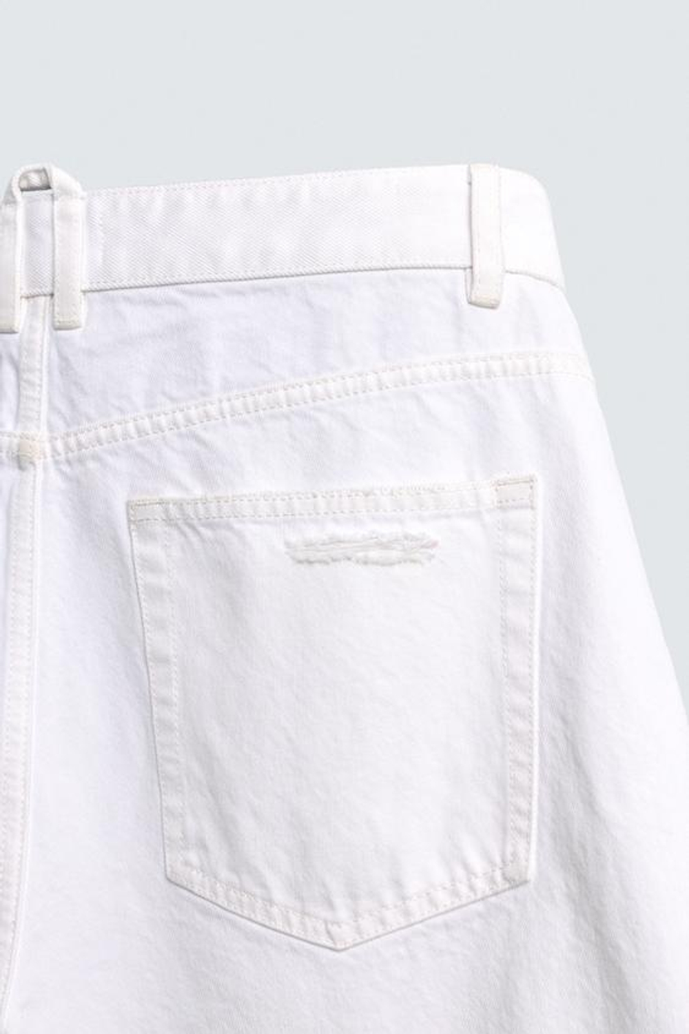 ZARA ШОРТЫ ИЗ ДЕНИМА RELAXED FIT С РАЗРЕЗАМИ, БЕЛЫЙ